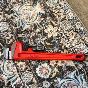 Supreme pipe wrench